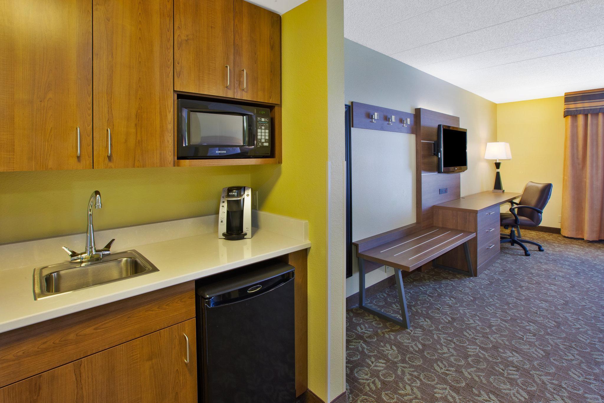Holiday Inn Express Hotel & Suites Fort Wayne By Ihg Ellisville Exterior photo